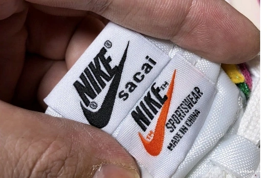 BV0073-301 Pine LD Nike BV0073-301  Green Sacai Waffle 1217